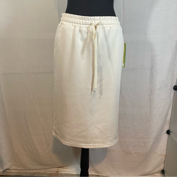 Thrill Dresses & Skirts - Thrill brand Women’s Skirt size L NWT with pockets